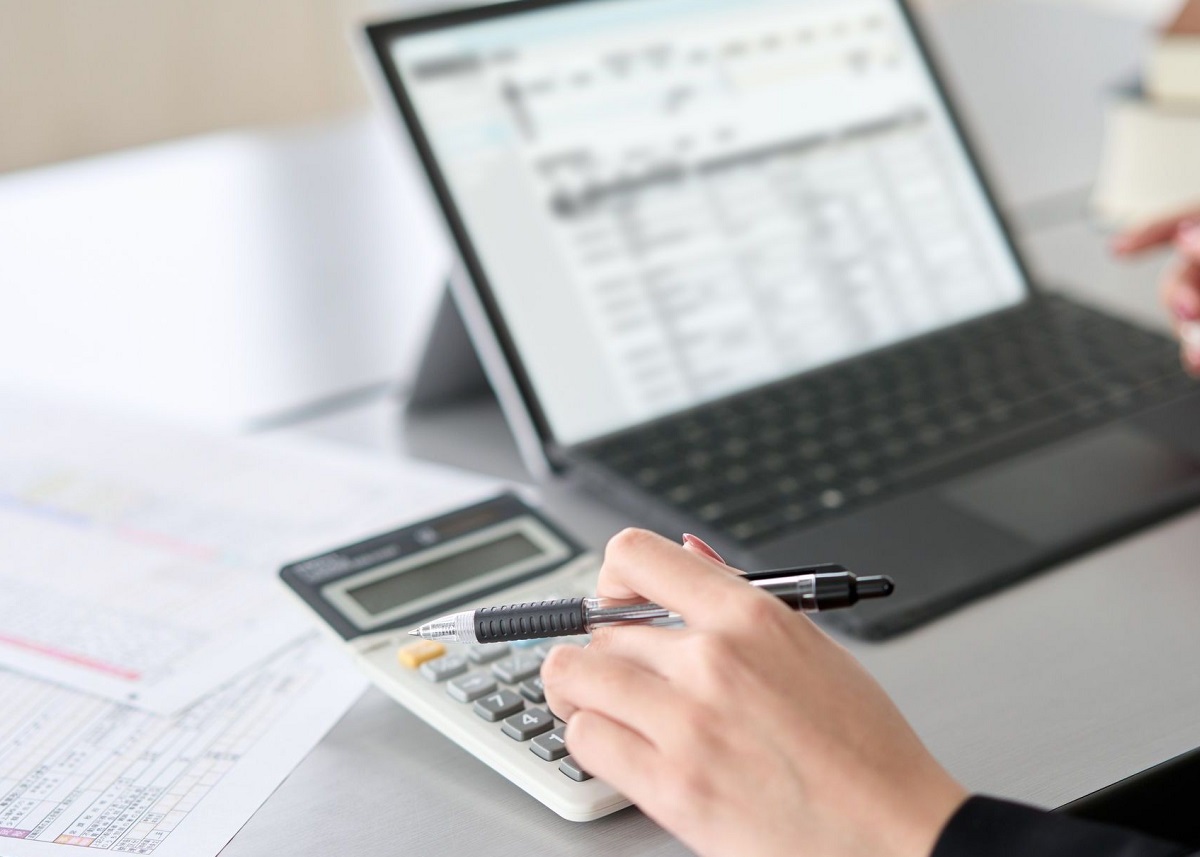 Kinek kell áfát fizetnie? Fordított adózás, import és felelősségi szabályok az Áfa tv. égisze alatt